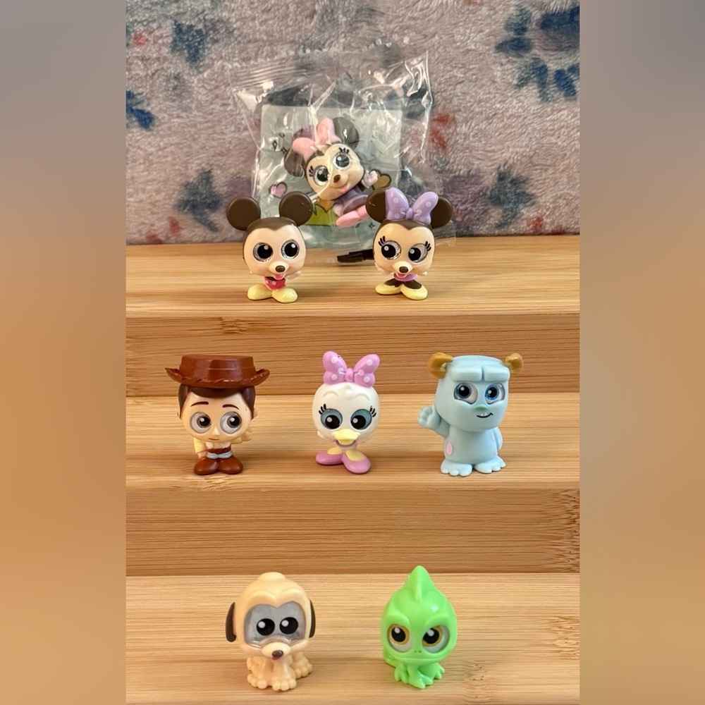 Disney Doorables EASTER Disney Doorables EASTER Lot of 8 SOME OLDER AND SOME NEW